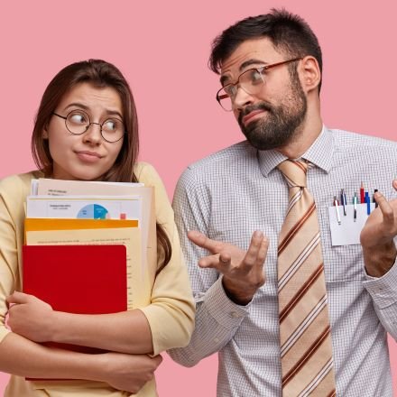 Empreender ou mercado formal? Analise os prós, contras, dados de salário e riscos para escolher o melhor caminho para sua carreira.