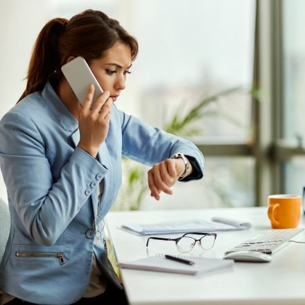 Bloqueio mental no trabalho? Descubra como pausas estratégicas e descompressão podem multiplicar sua produtividade e inteligência.